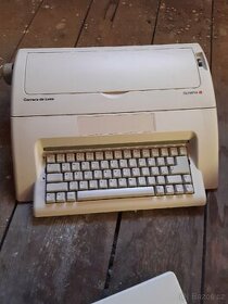 Elektrický psací stroj Olympia