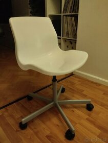 Židle otočná IKEA


 - 1