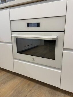 Trouba s mikrovlnkou Electrolux