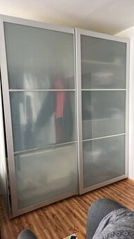 Šatní skříň a rohová sedací souprava - 1