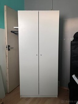 Bílá skříň ikea