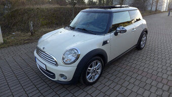 Mini Cooper 1.6i,90kW,PEPPER WHITE rok 2011/8.