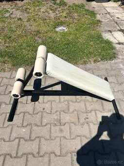 šikmá lavice na cvičení