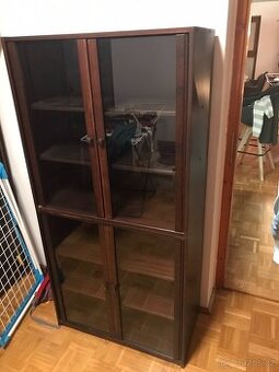 4x prosklené skříňky ZDARMA