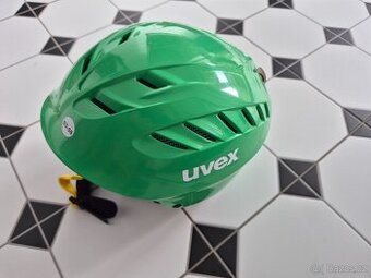 Lyžařská helma UVEX 53-58cm