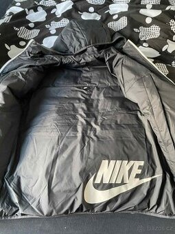 Oboustranná černá bunda Nike vel. M