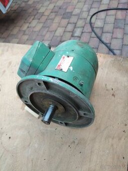 Přírubový elektromotor 0.75 kW 2780 ot