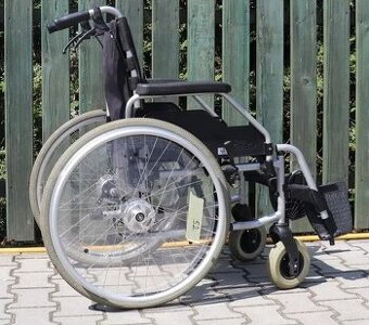 053-Mechanický invalidní vozík Meyra.