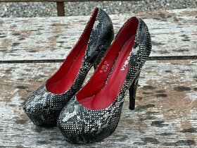 dámské lodičky Jennika velikost 37 vzor had.