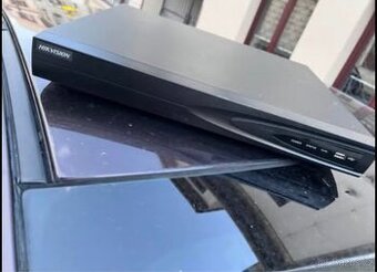 Kamerový rekordér Hikvision DS7616NI-E2/16/PA