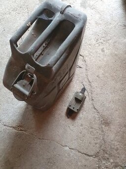 Vojenský kanystr, vojenská svítilna