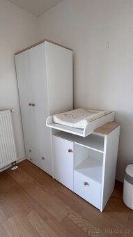 KOMODA JEDNODVEŘOVÁ BÍLÁ/BUK FJORD ELMO 10