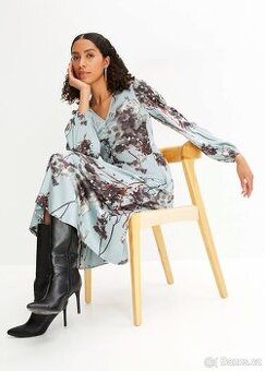 Krásné a elegantní saténové šaty 50