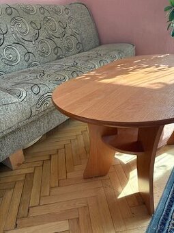 2 křesla a gauč , konferenční stolek