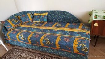 Čalouněná valenda s úložným prostorem