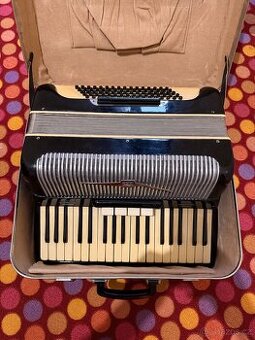 Akordeón LIGNATONE