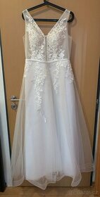 Krémově bílé svatební šaty s krajkou - 1