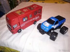 karavan-monster truck