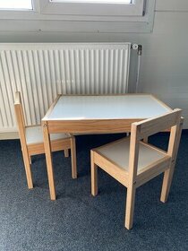 Dětský stůl a 2 židle