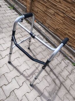 Chodítko krokovací skládací
