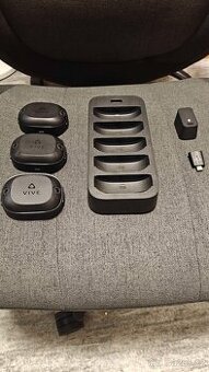 Vive Ultimate Trackers 3ks + Charging Hub + Popruhy