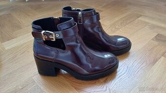 Dámské kotníkové boty na platformě - Stradivarius