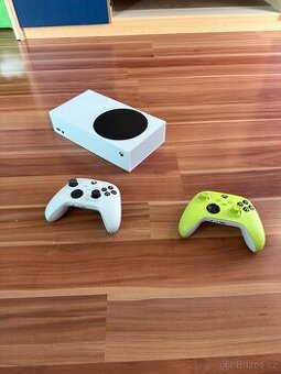 Xbox series s 512gb + 2 ovladače