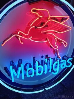 Velký neon Mobilgas do garáže, trucovny