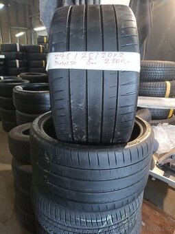 2xletní pneu 295/25/19.Michelin.