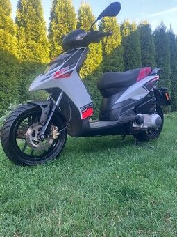 APRILIA SR MOTARD 125