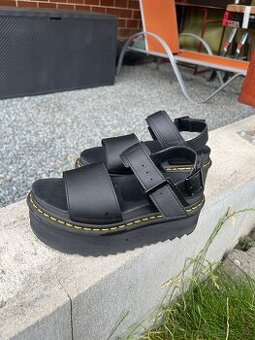 Dr. Martens platform boty