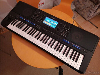 Klávesy Yamaha PSR-SX900 (s rozšířeními syntezátorů) + zbýva