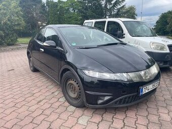 Honda Civic 8g na opravu pojízdné