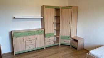 Dětský pokoj – Skříně a postel