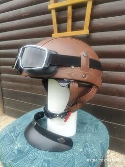 Retro moto přilba