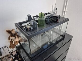 Kompletní sada akvária a vybavení (sladkovodní)