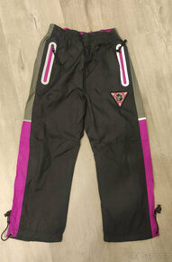 KUGO – šusťákové kalhoty vel. 110