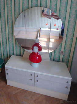 Retro kosmetická skříňka, toaletka, toaletní stolek - skříň