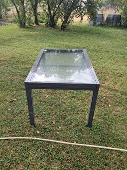 Zahradní stolek značky Garden Ambia