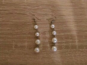 Bílé perleťové náušnice, vhodné i na svatbu