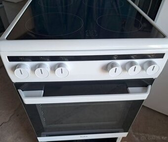 AMICA sklokeramický sporák, SHC 11542 W.