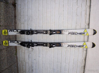 Carvingové lyže 160 cm Fischer, bezvadný stav.