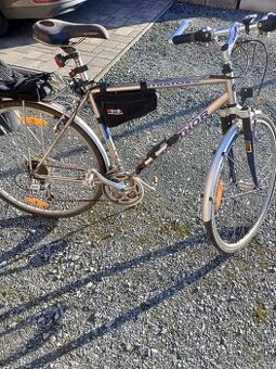 Trekové kolo Author