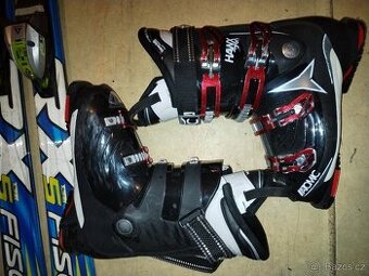 Boty na lyže -kvalitní  přeskáče Atomic vel. 44, 325mm