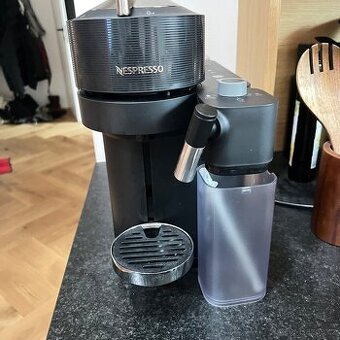 Kávovar Nespressso Vertuo De longhi