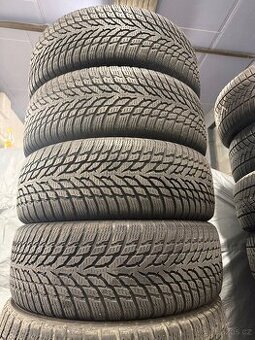 prodám zimní 205/60/16 Nokian - 1