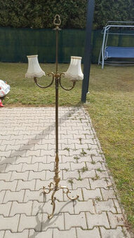 Podlahová lampa stojací