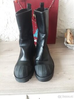 Kotníkové dámské kozačky v.40