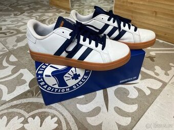 Vynikající bílé tenisky Adidas, vel. 40