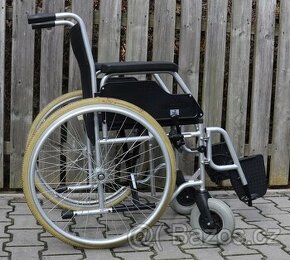 024-Mechanický invalidní vozík Meyra. - 1